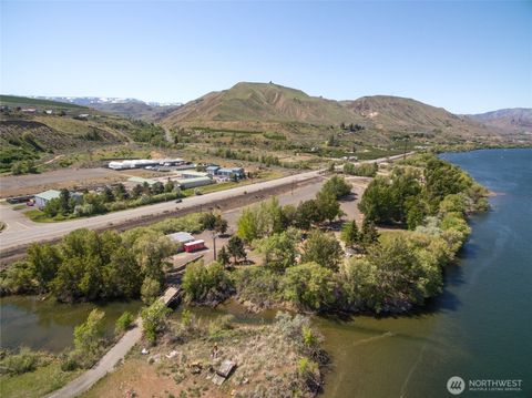 Photo of 2120 Malaga Alcoa Highway, Wenatchee, WA 98828 (MLS # 2478747)