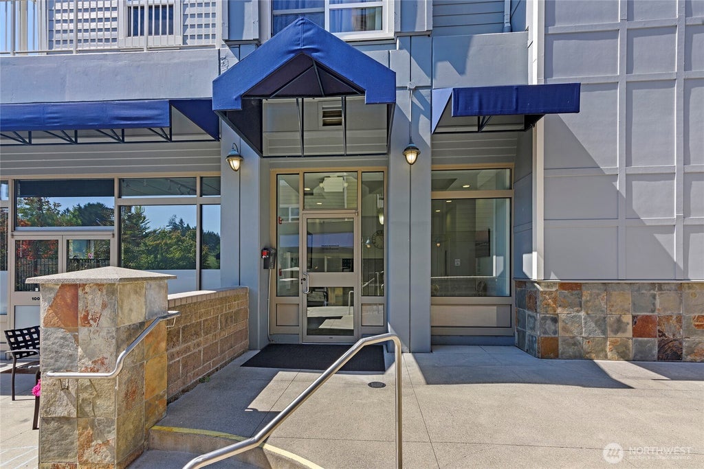 Photo of 300 High School Road NE #406, Bainbridge Island, WA 98110 (MLS # 2573435)