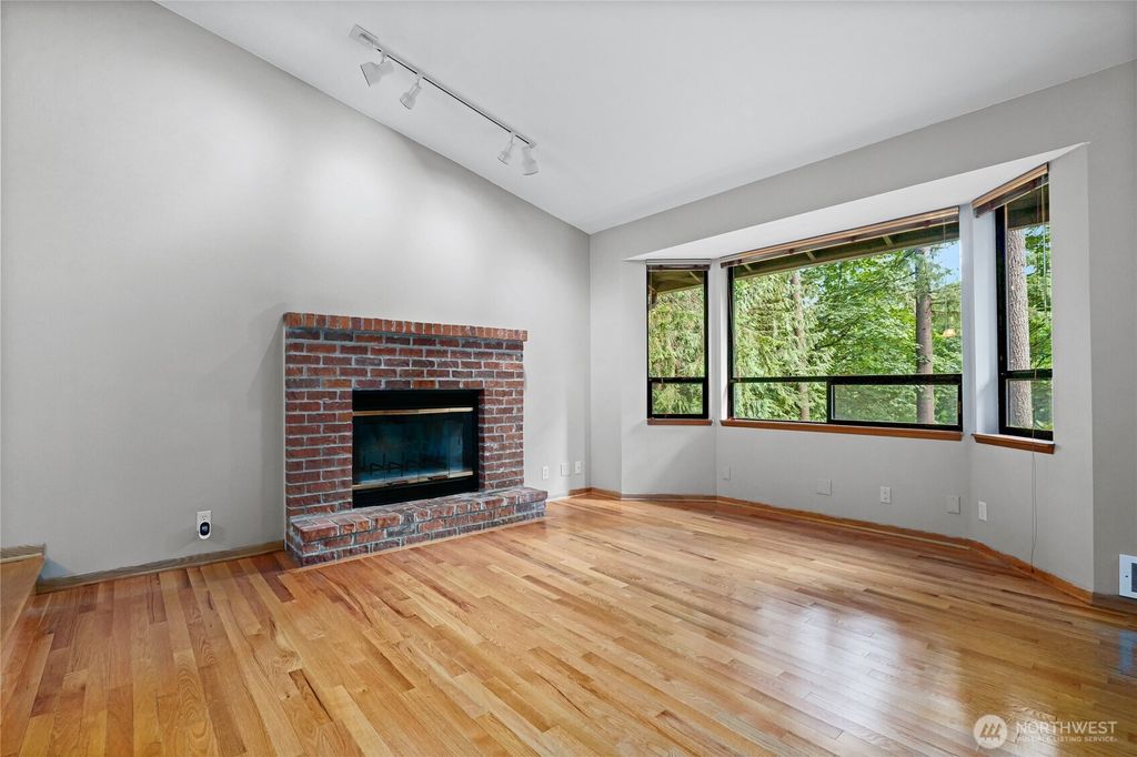 Photo of 25061 SE Mirrormont Way, Issaquah, WA 98027 (MLS # 2422734)