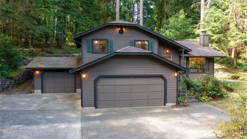 Photo of 25061 SE Mirrormont Way, Issaquah, WA 98027 (MLS # 2422734)