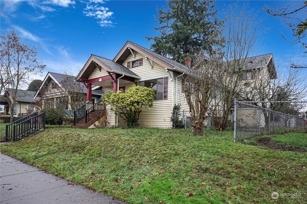 Photo of 1613 Baker Avenue, Everett, WA 98201 (MLS # 2184071)