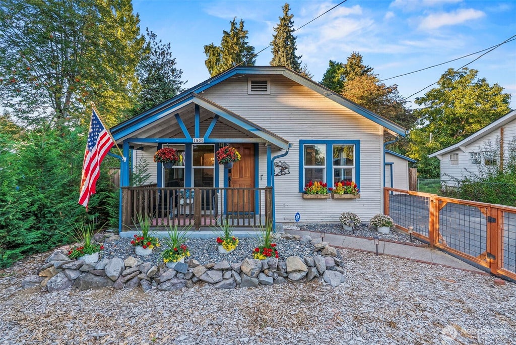 Photo of 1809 SE 7th Avenue, Camas, WA 98607 (MLS # 2590371)