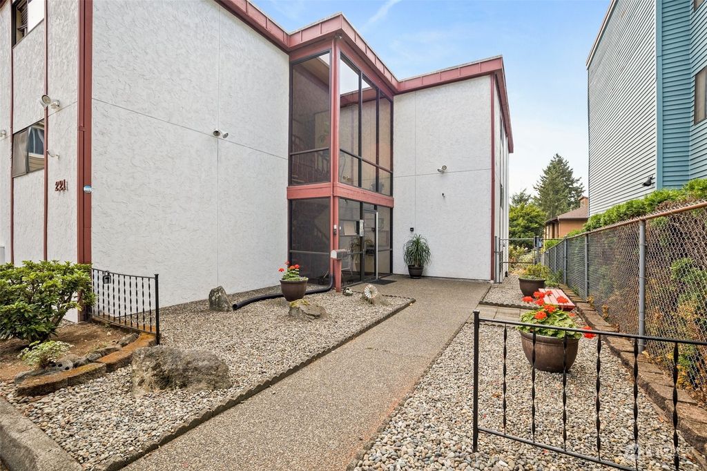 Photo of 221 SW 154th St St #3, Burien, WA 98166 (MLS # 2161635)