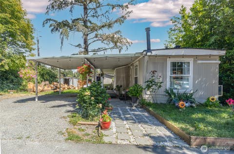 Photo of 1660 S 333rd Street, Federal Way, WA 98003 (MLS # 2563677)