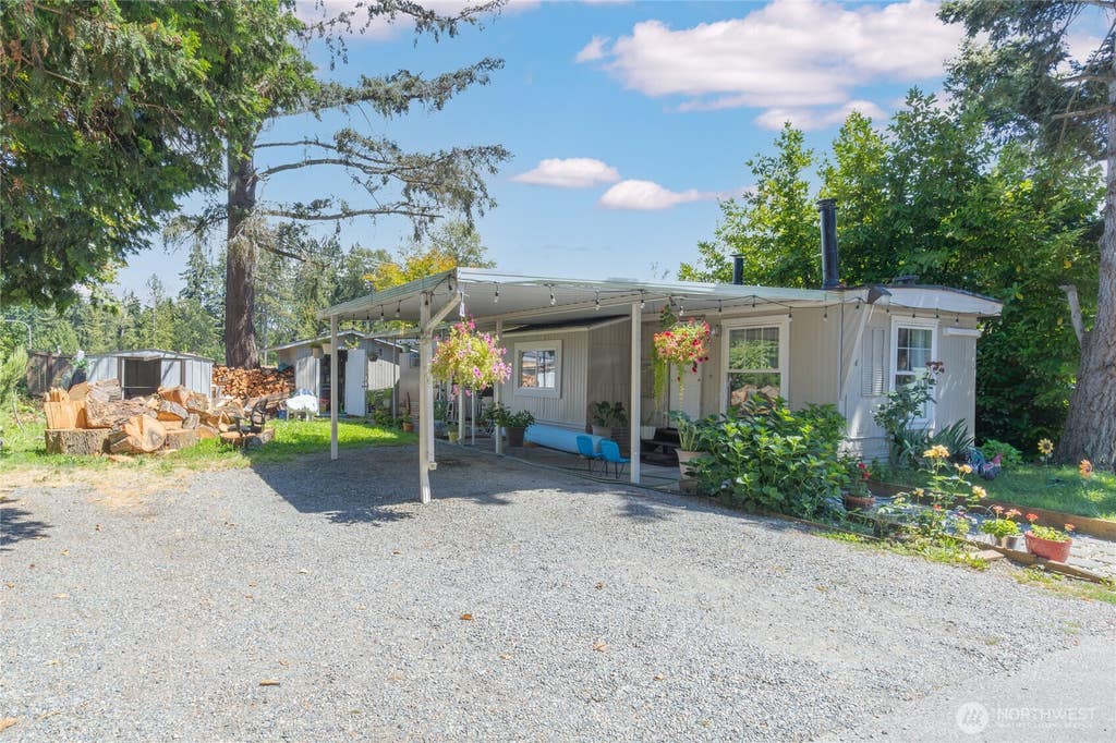 Photo of 1660 S 333rd Street, Federal Way, WA 98003 (MLS # 2563677)