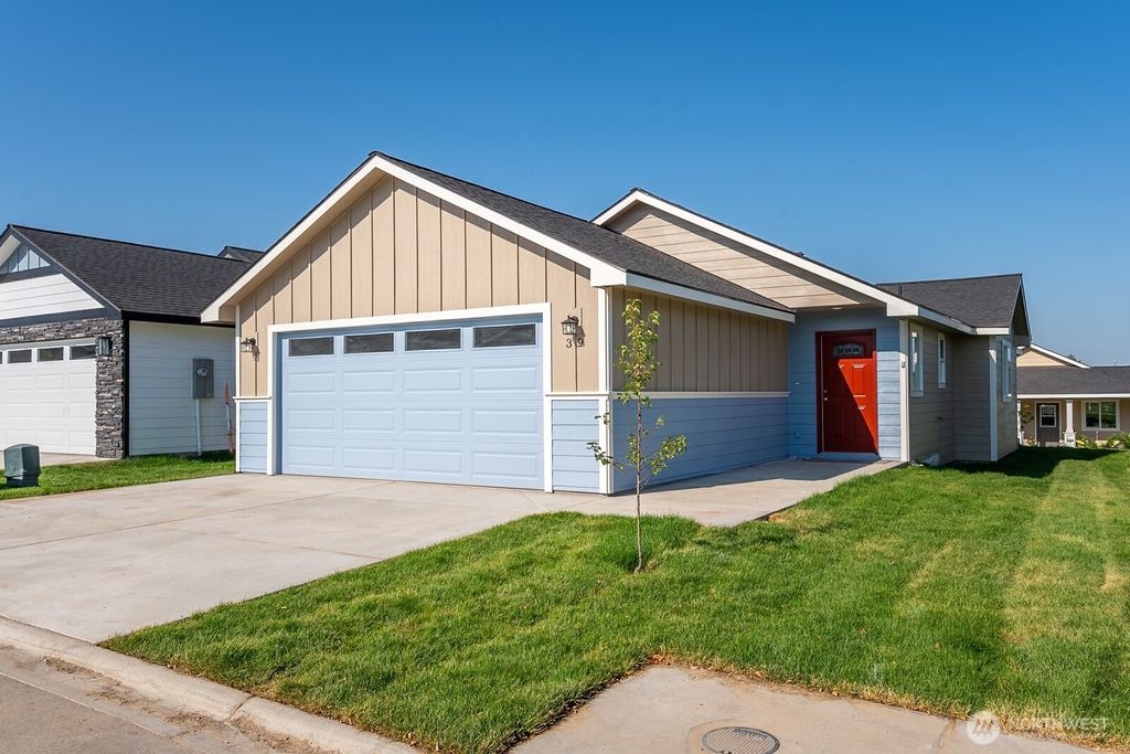 Photo of 123 E 9th Avenue #59, Moses Lake, WA 98837 (MLS # 2502106)