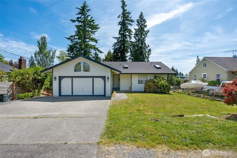 Photo of 6015 Dexter Avenue #A/B, Everett, WA 98203 (MLS # 2391654)
