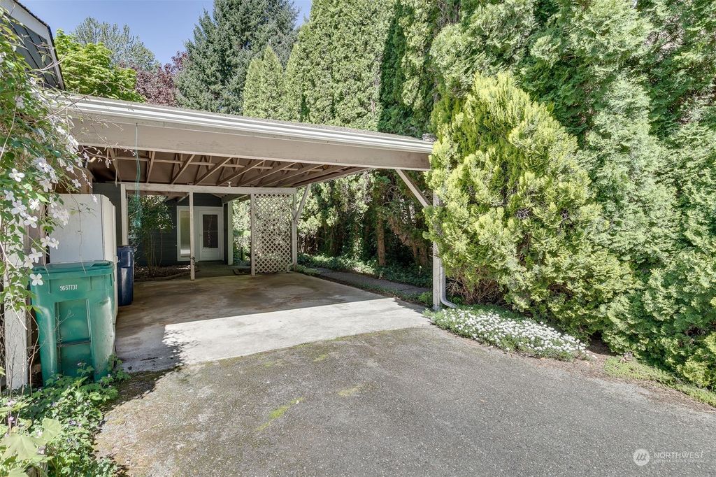 Photo of 489 1st Avenue NW, Issaquah, WA 98027 (MLS # 2067921)