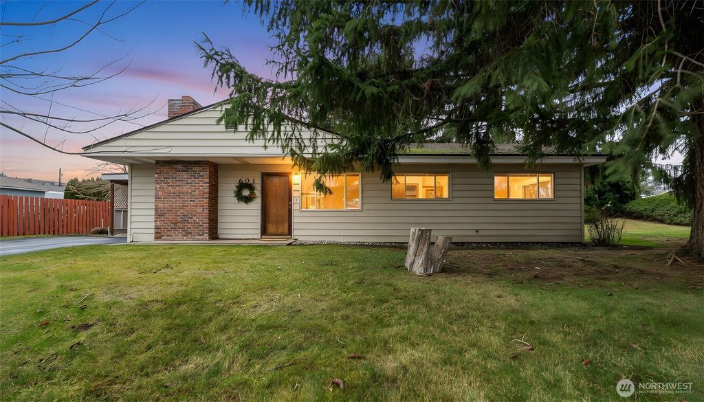 Photo of 601 N Jennifer Lane, East Wenatchee, WA 98802 (MLS # 2462959)