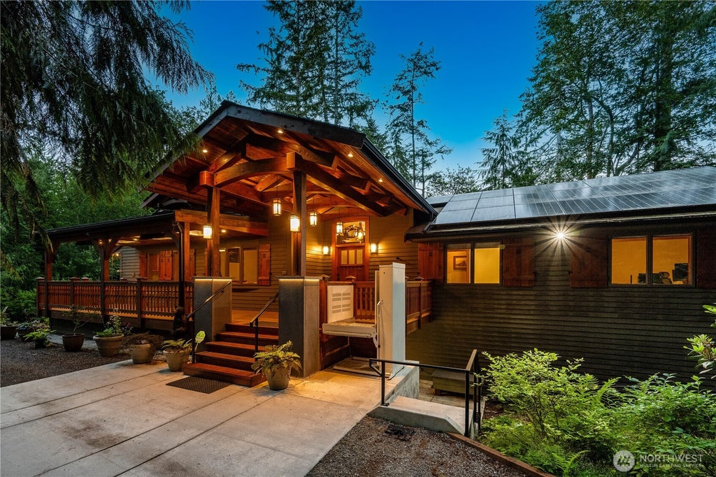 Photo of 14808 260th Avenue SE, Issaquah, WA 98027 (MLS # 2559163)