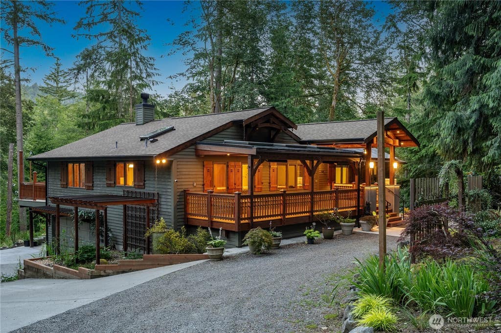 Photo of 14808 260th Avenue SE, Issaquah, WA 98027 (MLS # 2559163)