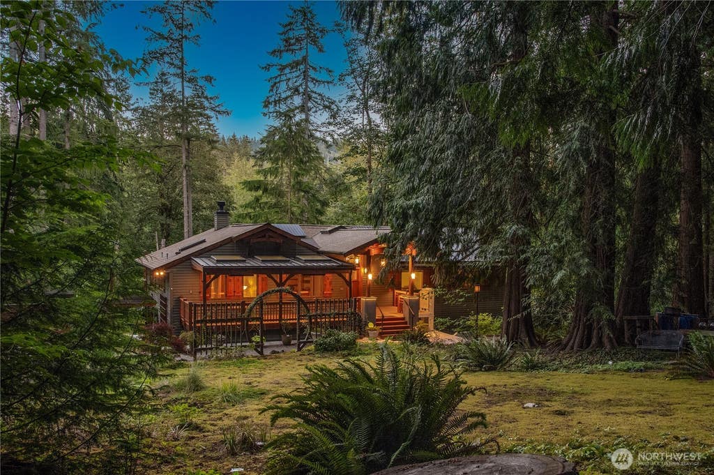 Photo of 14808 260th Avenue SE, Issaquah, WA 98027 (MLS # 2559163)