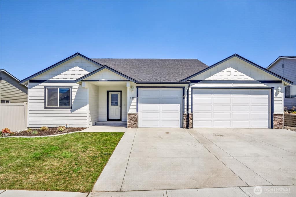 Photo of 2213 2nd Street SE, East Wenatchee, WA 98802 (MLS # 2562442)