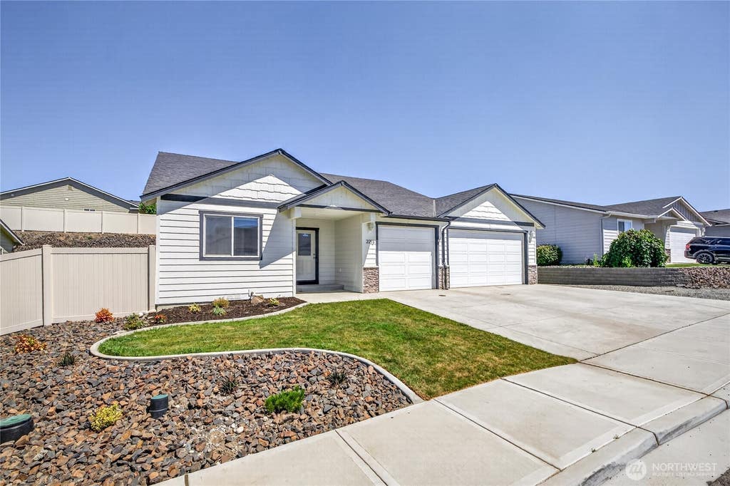 Photo of 2213 2nd Street SE, East Wenatchee, WA 98802 (MLS # 2562442)