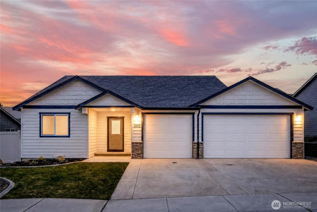 Photo of 2213 2nd Street SE, East Wenatchee, WA 98802 (MLS # 2562442)