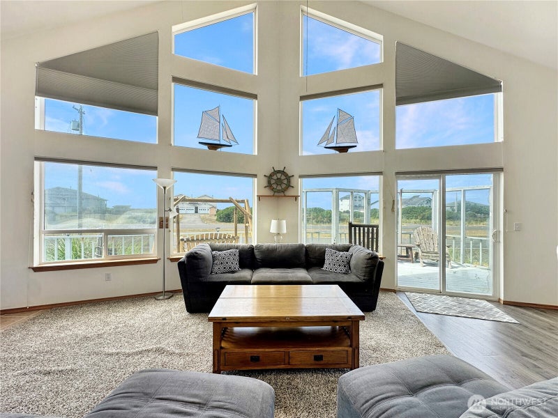 1050 Ocean Shores Boulevard