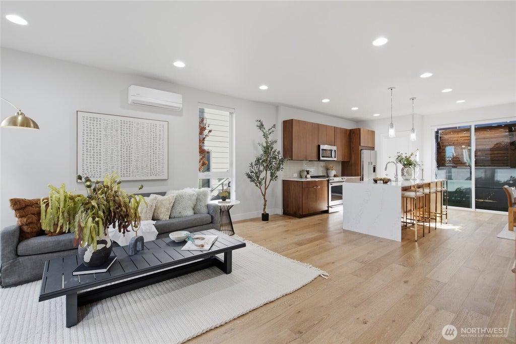 Photo of 2214 Franklin Ave E AVE #B, Seattle, WA 98102 (MLS # 2580061)