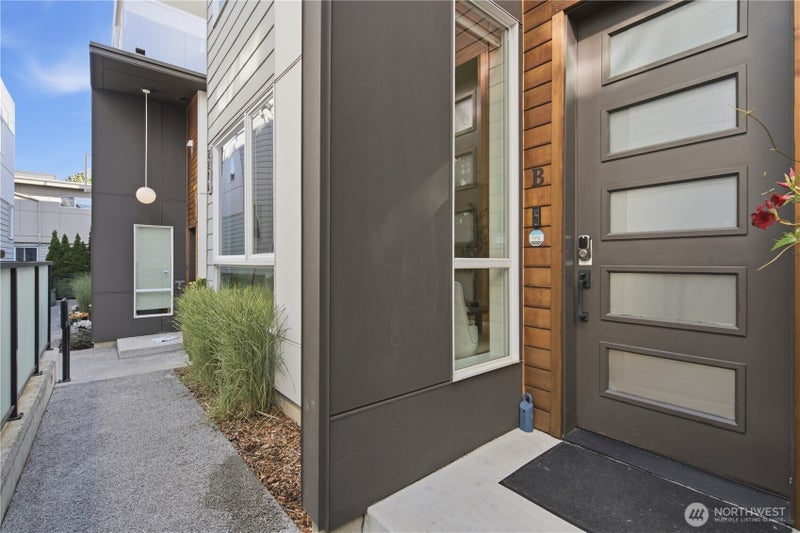 2214 Franklin Ave E B