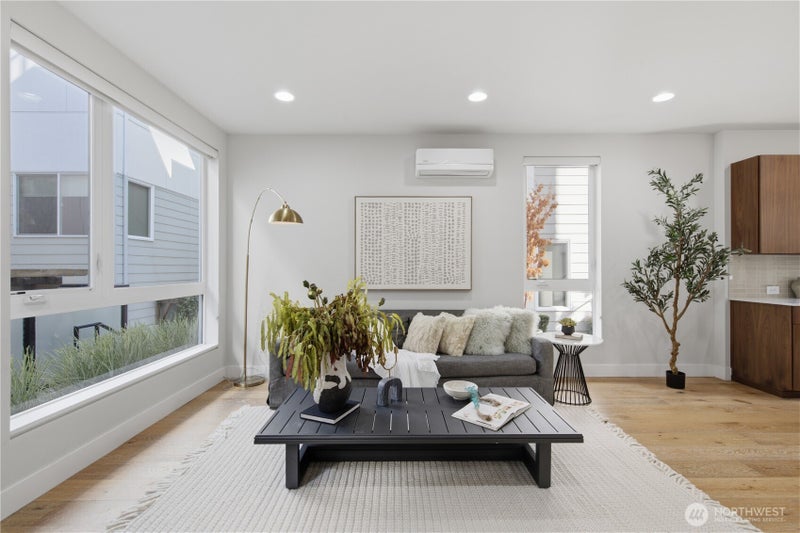 2214 Franklin Ave E B