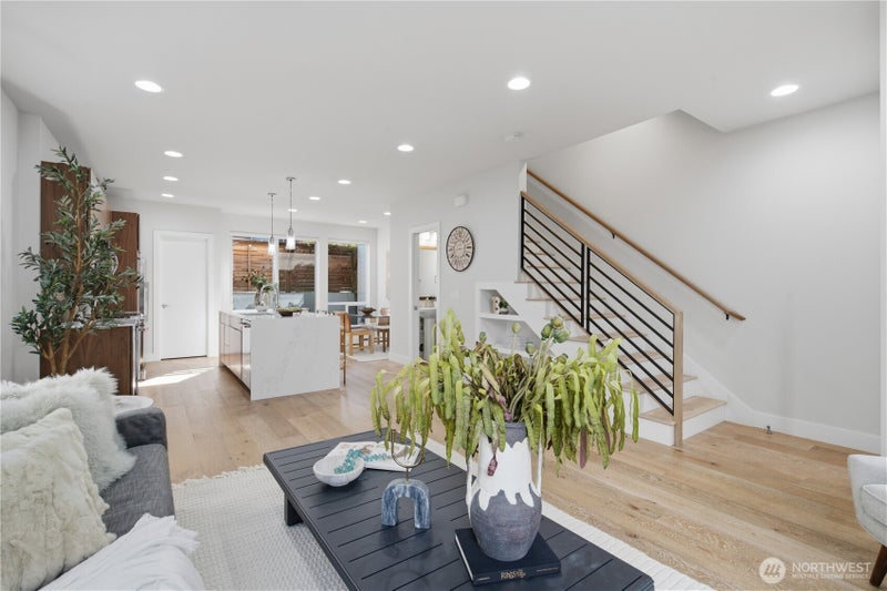 2214 Franklin Ave E B