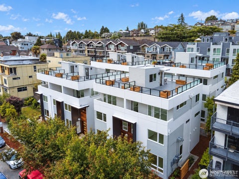 Photo of 2214 Franklin Ave E AVE #B, Seattle, WA 98102 (MLS # 2580061)