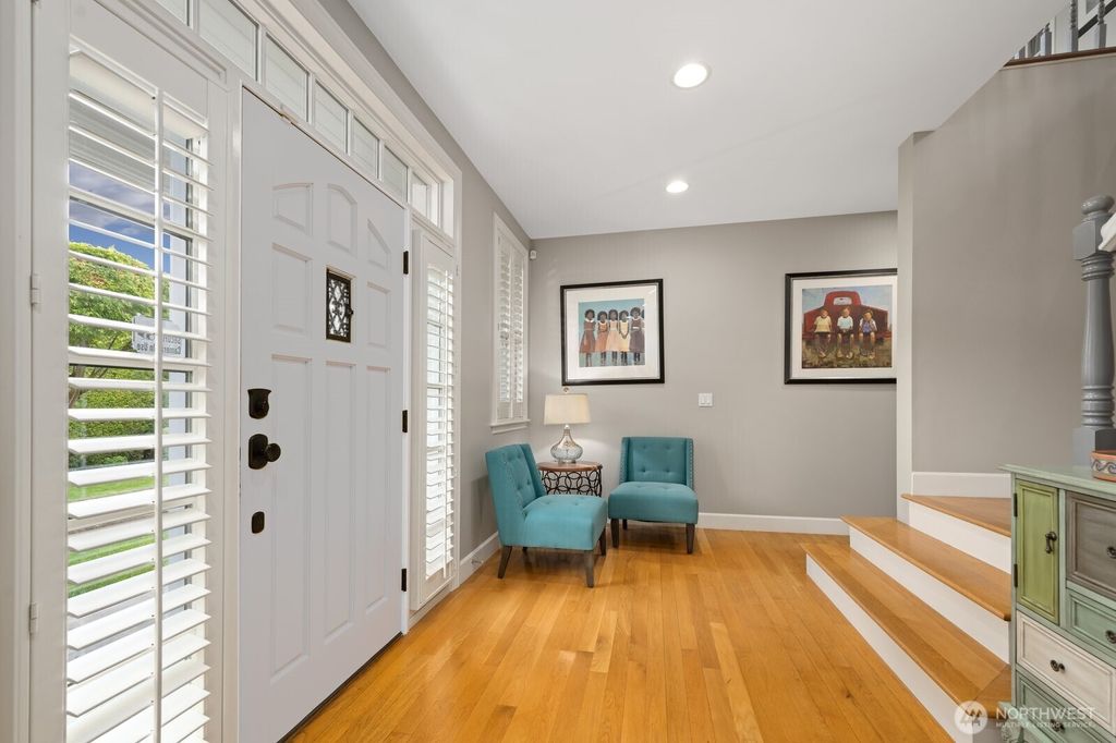 Photo of 10207 NE 60th Street, Kirkland, WA 98033 (MLS # 2483493)