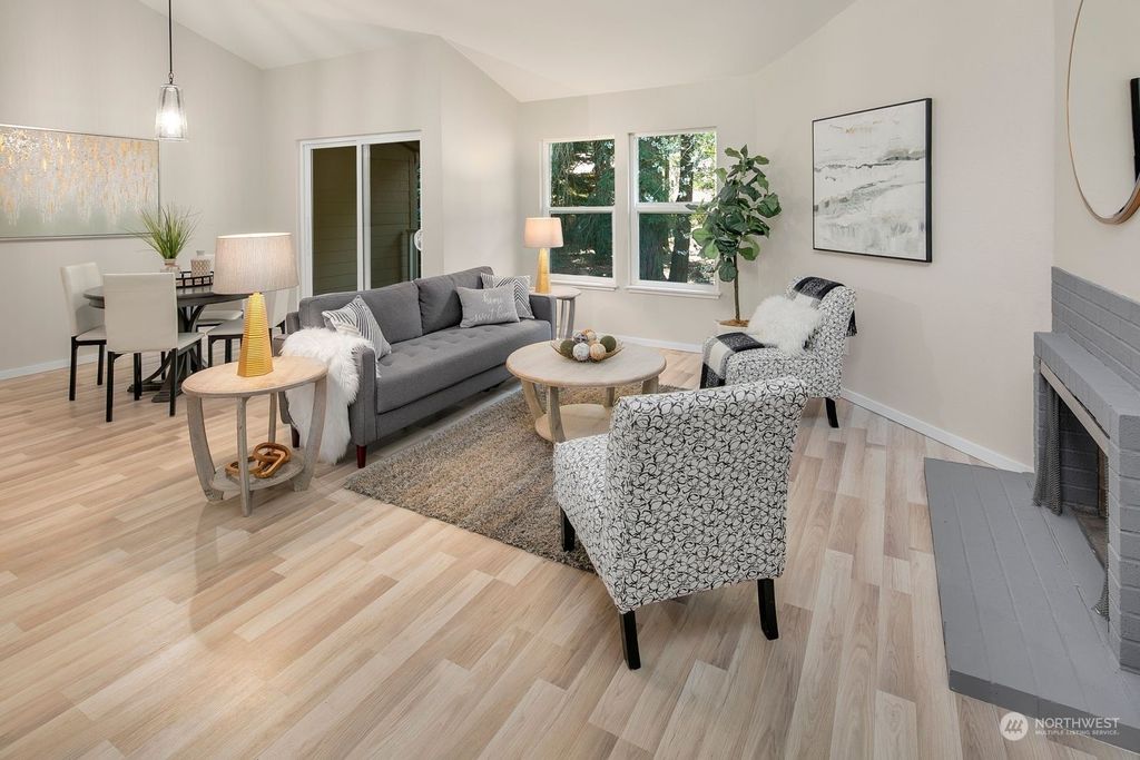 Photo of 14651 NE 40th Street #D-2, Bellevue, WA 98007 (MLS # 2060765)