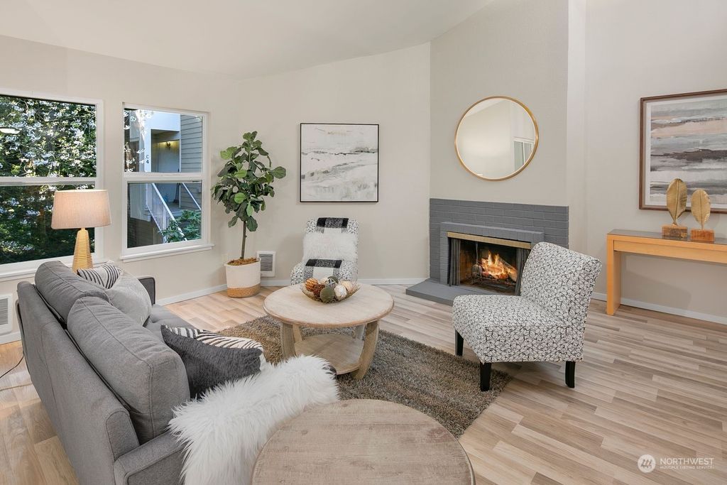 Photo of 14651 NE 40th Street #D-2, Bellevue, WA 98007 (MLS # 2060765)