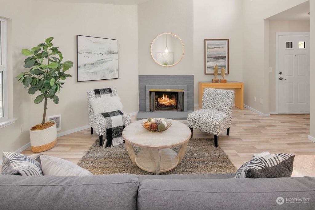Photo of 14651 NE 40th Street #D-2, Bellevue, WA 98007 (MLS # 2060765)