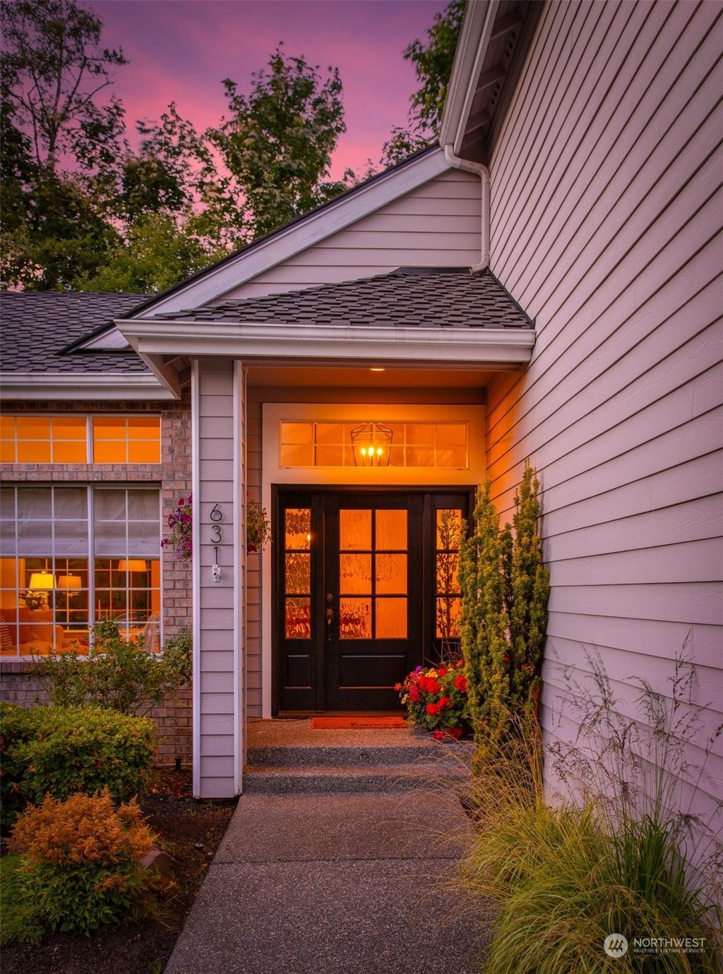 Photo of 631 40th Place, Everett, WA 98201 (MLS # 2146134)