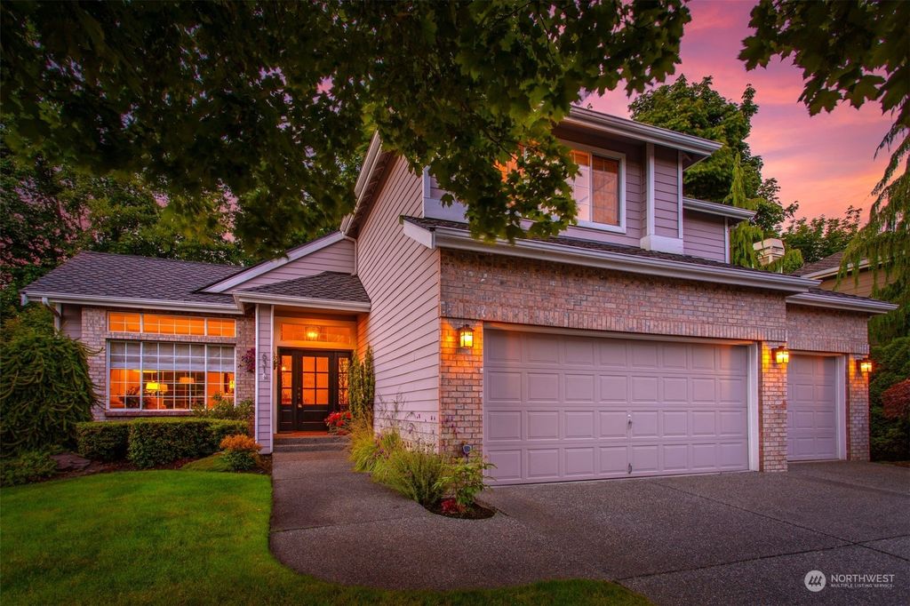 Photo of 631 40th Place, Everett, WA 98201 (MLS # 2146134)