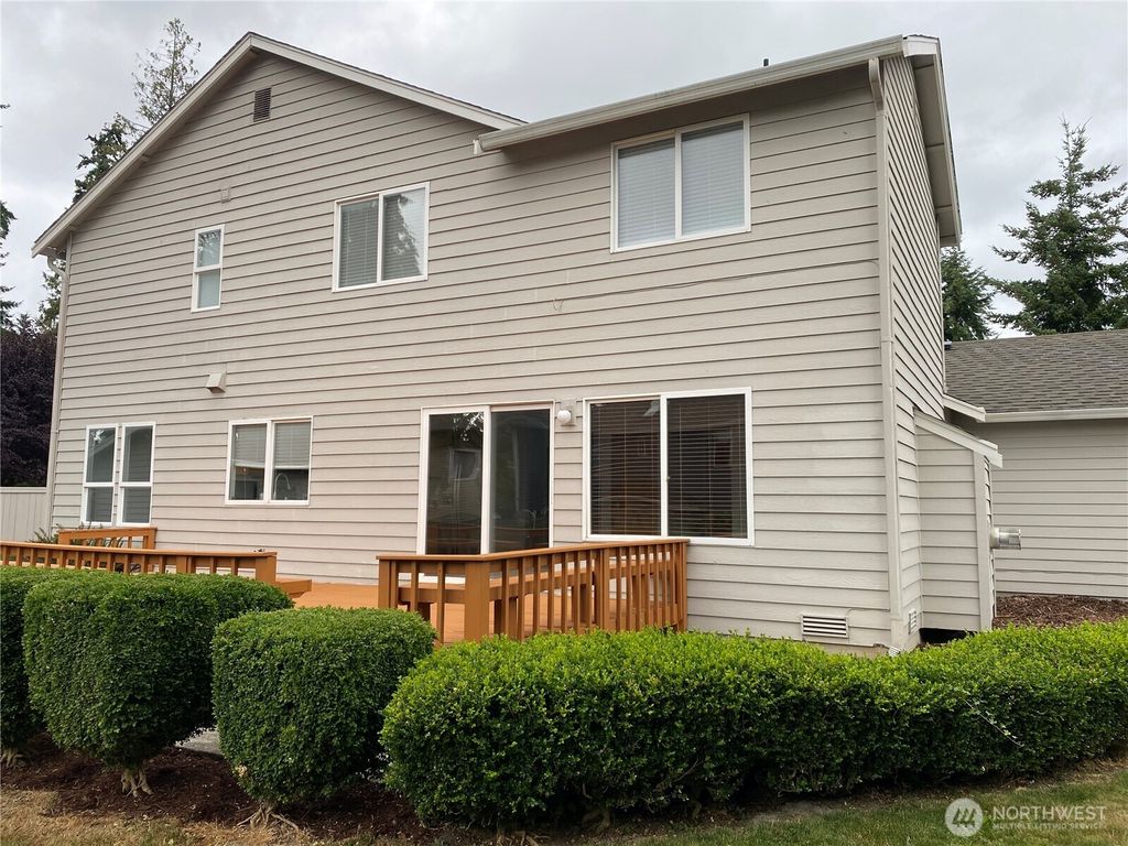 Photo of 16706 W 36th Avenue, Lynnwood, WA 98037 (MLS # 2410920)