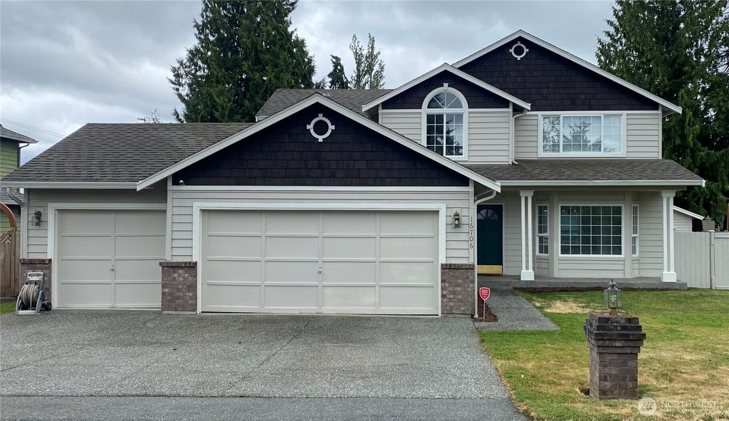 Photo of 16706 W 36th Avenue, Lynnwood, WA 98037 (MLS # 2410920)