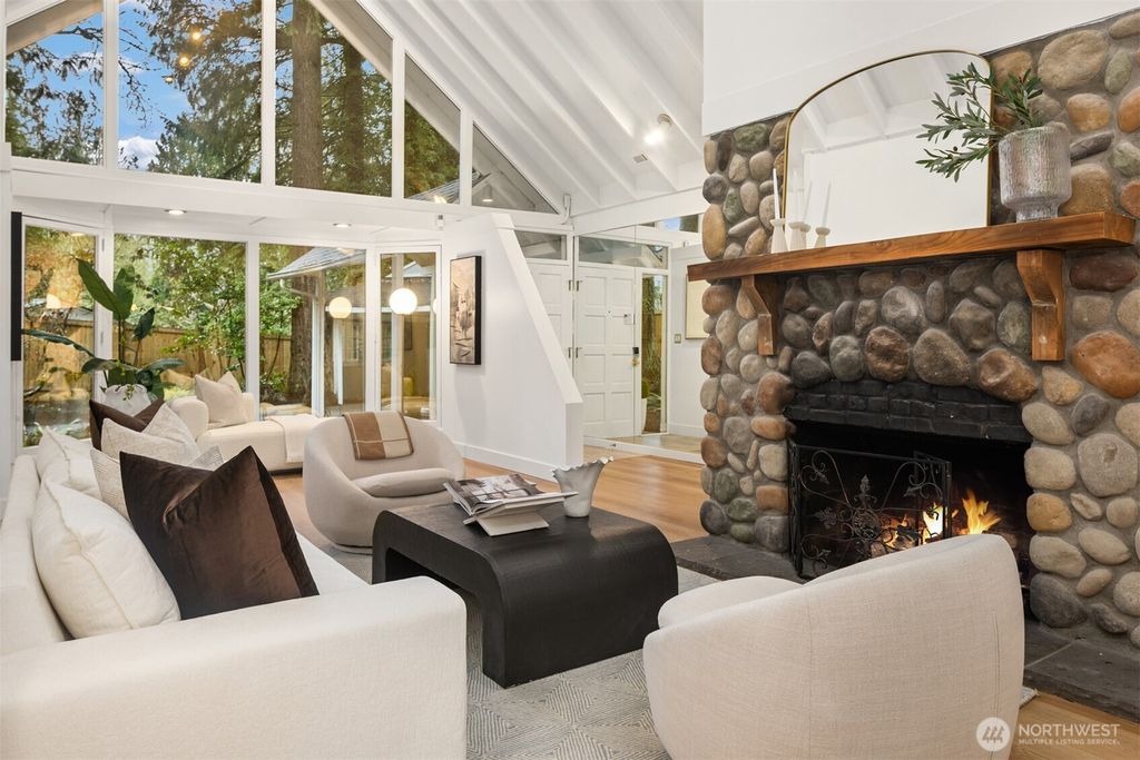 Photo of 17050 37th Avenue NE, Lake Forest Park, WA 98155 (MLS # 2466573)