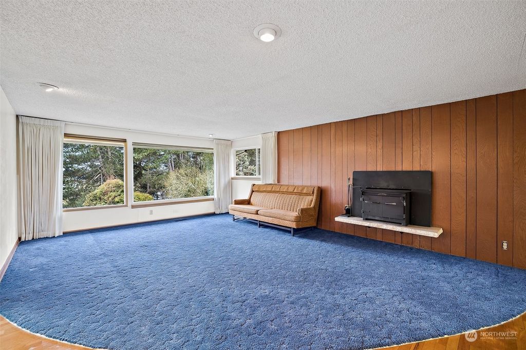 Photo of 14111 12th Avenue SW, Burien, WA 98166 (MLS # 2208795)