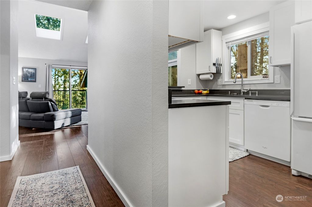 Photo of 8018 146th Ave NE Ave, Redmond, WA 98052 (MLS # 2327626)