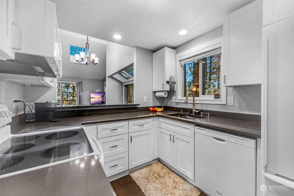 Photo of 8018 146th Ave NE Ave, Redmond, WA 98052 (MLS # 2327626)