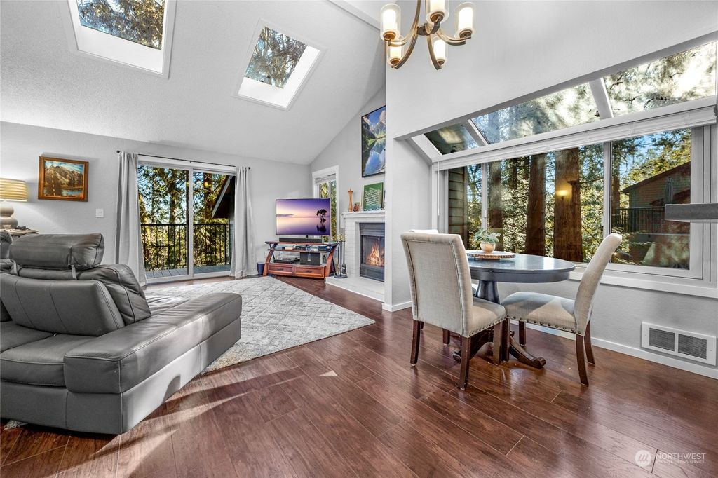 Photo of 8018 146th Ave NE Ave, Redmond, WA 98052 (MLS # 2327626)