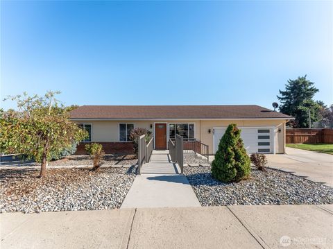 Photo of 507 Cedar Wood Lane, Wenatchee, WA 98801 (MLS # 2445953)
