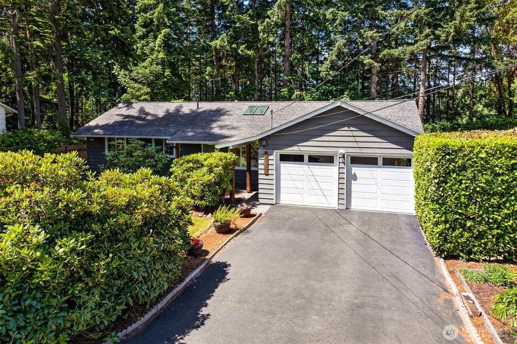 Photo of 12845 109th Avenue NE, Kirkland, WA 98034 (MLS # 2540294)