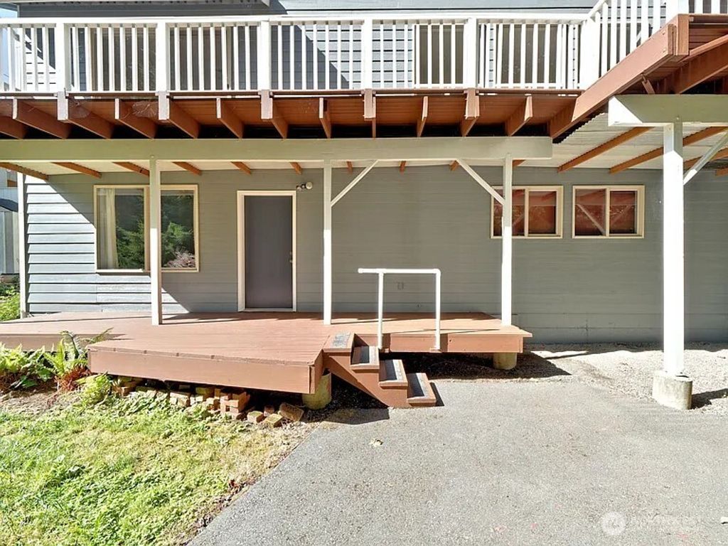 Photo of 721 Crown Drive #2, Everett, WA 98203 (MLS # 2446462)