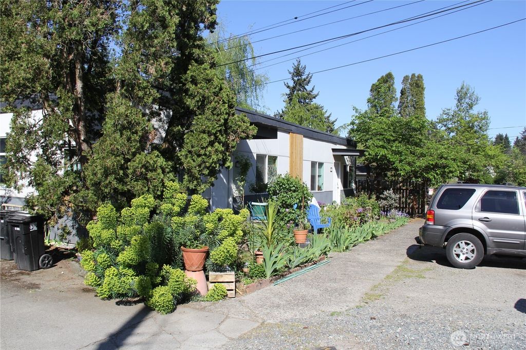 Photo of 2110 NE 85th Street, Seattle, WA 98115 (MLS # 2506572)