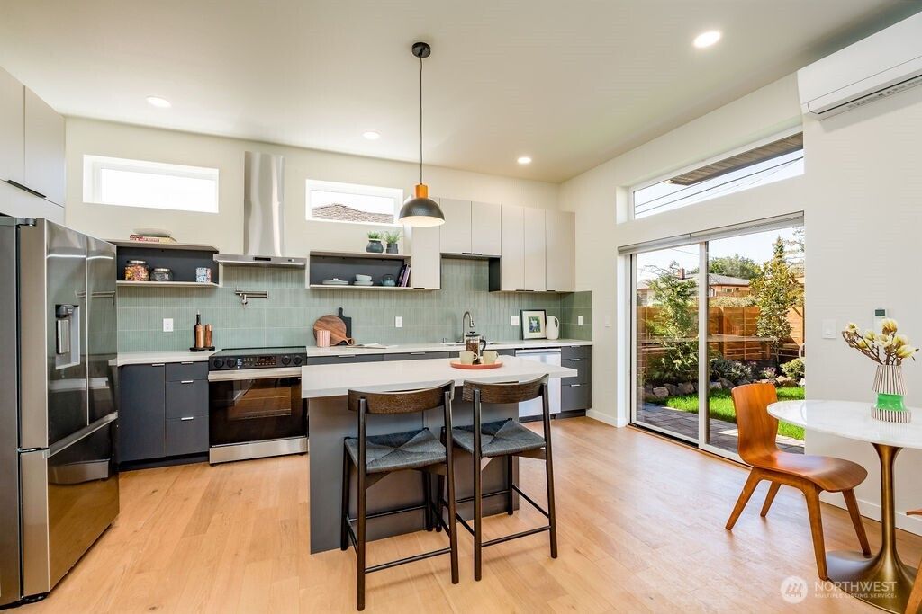 Photo of 5116 15th Avenue S, Seattle, WA 98108 (MLS # 2517200)