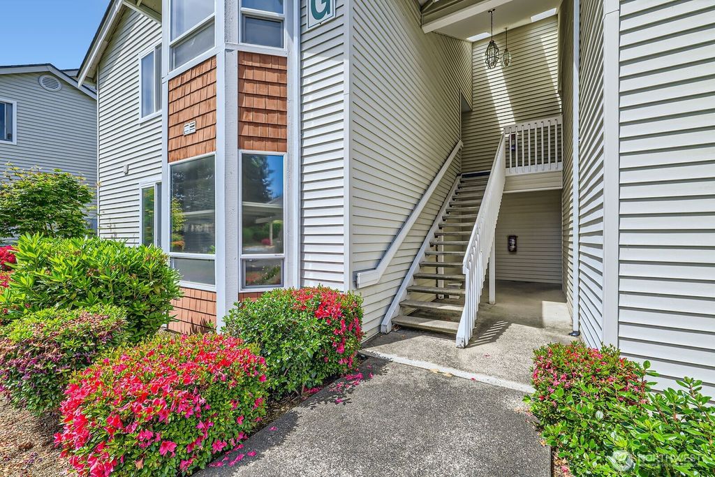 Photo of 800 96th Avenue NE #G201, Lake Stevens, WA 98258 (MLS # 2382080)