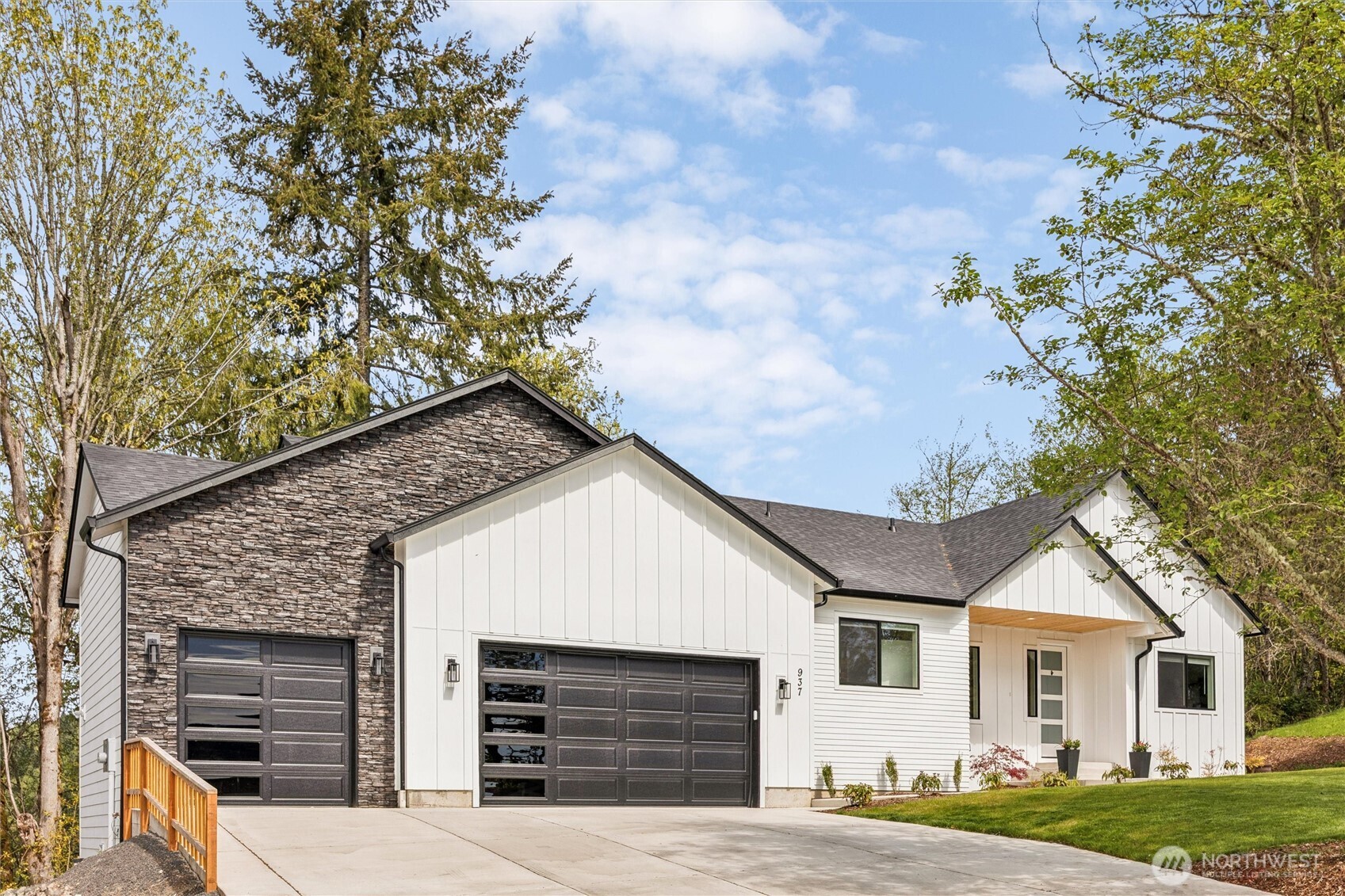 937 Edinburgh Court