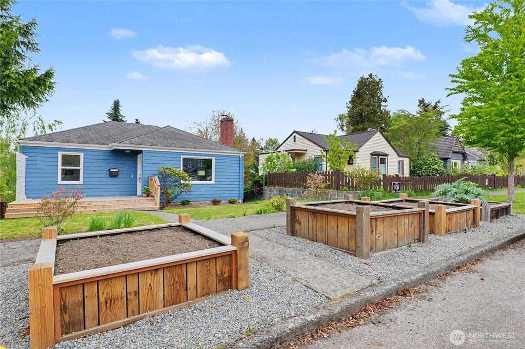 Photo of 7537 21st Avenue NE, Seattle, WA 98115 (MLS # 2511305)