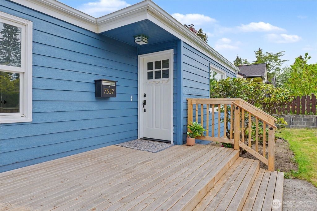 Photo of 7537 21st Avenue NE, Seattle, WA 98115 (MLS # 2511305)