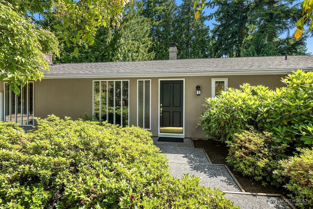 Photo of 4230 90 Avenue SE, Mercer Island, WA 98040 (MLS # 2387388)