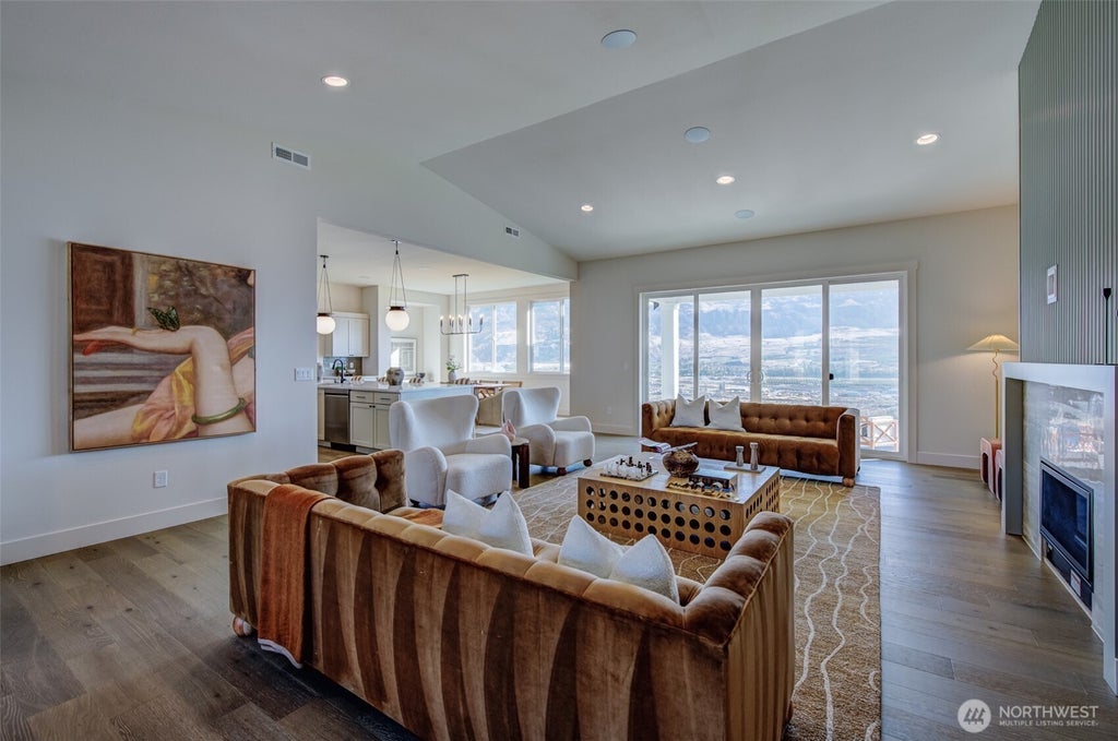 Photo of 114 S Valiant Drive, East Wenatchee, WA 98802 (MLS # 2586732)
