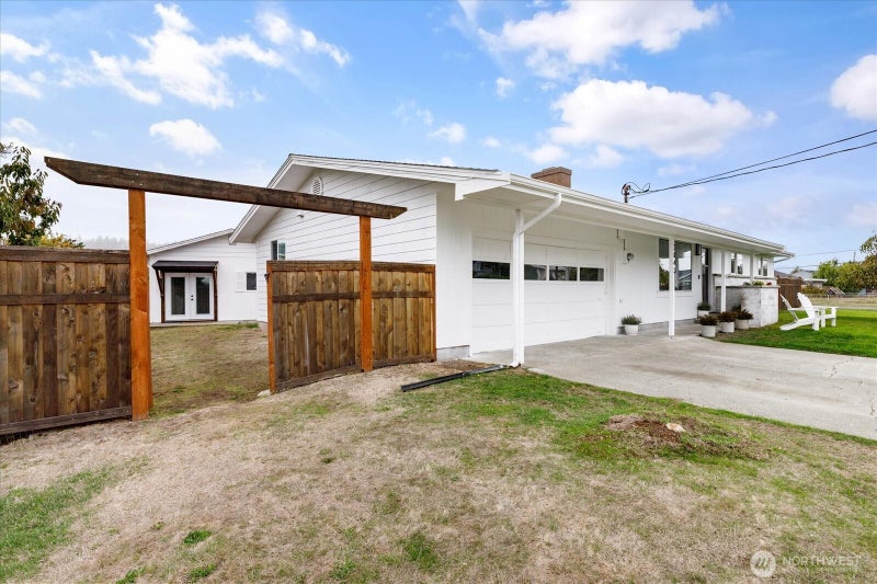 2043 SW Dillard Lane